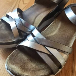 Comfortiva Salvina Sandalen silber gold grau Leder Memory Foam Damengröße 8,5 - Bild 1 von 12