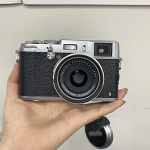 Fujifilm X100S 16.3MP Digital Camera w/Charger&Battery&Card- Silver - Picture 1 of 4