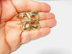 Broche Flor Trébol Metal Trabajo Abierto Tono Dorado Cepillado Firmado Gerry's De Colección - Imagen 1 de 5