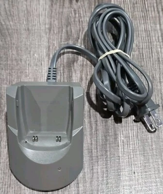 SAMSUNG DCH070ADE  DESKTOP Charger 4.2 V -CA - Image 1 of 4