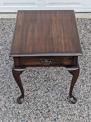 Mesa auxiliar vintage Pennsylvania House madera maciza de cerezo Queen Anne con cajón Foto 1 de 4