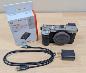 Sony Alpha a7C 24,2 MP sin espejo fotograma completo ILCE-7C solo cuerpo. Obturador: 6.258 - Imagen 1 de 8