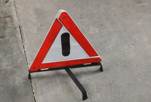 Verkehrswarndreieck. Zusammenklappbar. In eigener Tragebox. Land Rover Snatch CES - Bild 1 von 2