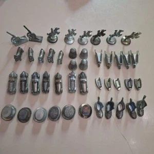Lote 45 Piezas Fichas Monopoly Reemplazos Vintage Metal Coche Perro Zapato Dedal - Imagen 1 de 5