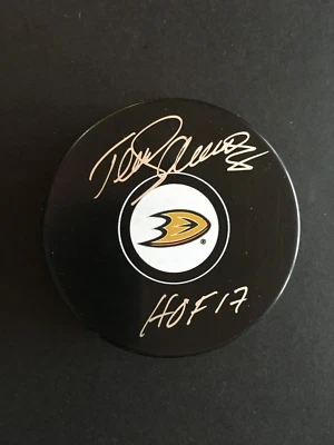 TEEMU SELANNE DISCO DE PATOS ANAHEIM AUTOGRAFIADO CON INSCRIPCIÓN DE CORTE J.S.A. Foto 1 de 4