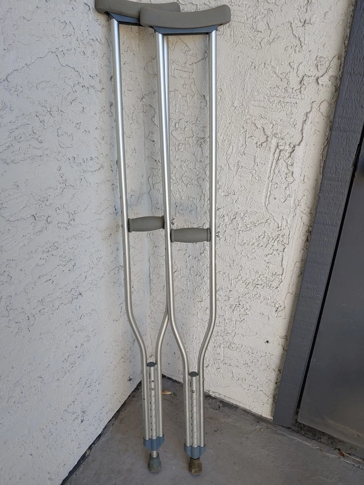 Muletas de axila ajustables para adultos/adolescentes - usuario de 5,10 pies a 6,6 pies + ajustes de brazo  Foto 1 de 1