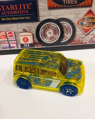 🏁 Hot Wheels 2015 Scion XB amarillo HW Race rayos X translúcidos 🏁 Foto 1 de 4