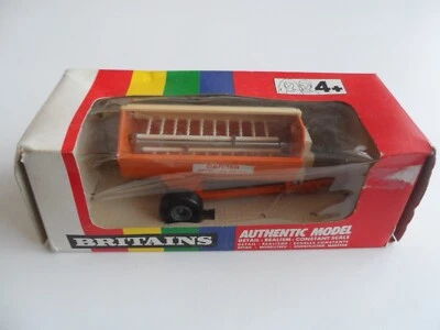 Pre-Owned Britains Howard Rotary Manure Spreader 9575 1:32 As Shown - Image 1 of 4