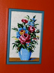 PARIS FRANCE Margot Creations arte completa punto ago 1960 rose rosse vaso incorniciato - Foto 1 di 10