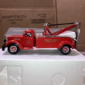 First Gear 1949 International KB10 Tow Truck Saint Louis Fire Dept. 19-2743 - Picture 1 of 22
