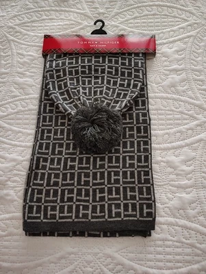 Tommy Hilfiger Conjunto de Sombrero y Bufanda Gris, Hilfiger Gris Bufanda y Sombrero Conjunto, Hilfiger Foto 1 de 3