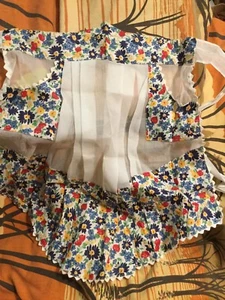 Vintage Pleated Floral Apron Zig Zag Edges Scallop Pockets Empire Front NWOT Sma - Picture 1 of 4