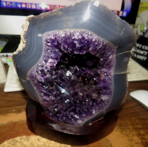 LG. AMETHYST CRYSTAL CLUSTER  CATHEDRAL GEODE FROM URUGUAY WOOD STAND BLUE AGATE - Picture 1 of 6