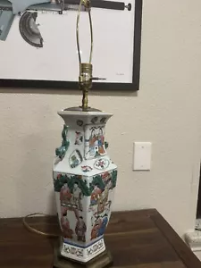 VASO / LAMPADA DA TAVOLO QUADRATO PORCELLANA ROSA FAMIGLIA CINESE - Note danni - Foto 1 di 18