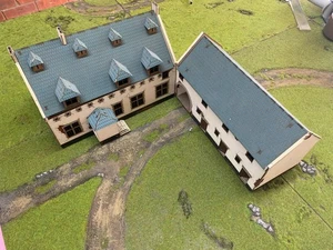 4ground 28mm Farmhouse & Cow Shed (assembled &used) - Picture 1 of 14