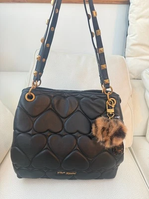 NUEVO CON ETIQUETAS BOLSO DE HOMBRO BETSEY JOHNSON CORAZÓN ACOLCHADO MONEDERO CON ENCANTO DE PIEL SINTÉTICA DE LEOPARDO Foto 1 de 4
