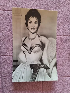 POSTCARD - GINA LOLLOBRIGIDA CINEMA ACTRESS  - P I EDITIONS #720 PUBLISHED GD - Picture 1 of 2