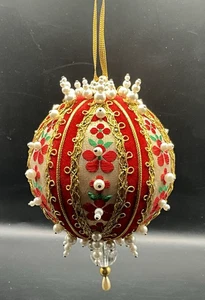 Cinta de bolas PushPpin adorno navideño vintage de lentejuelas con cuentas flores rojas doradas hechas a mano - Imagen 1 de 4