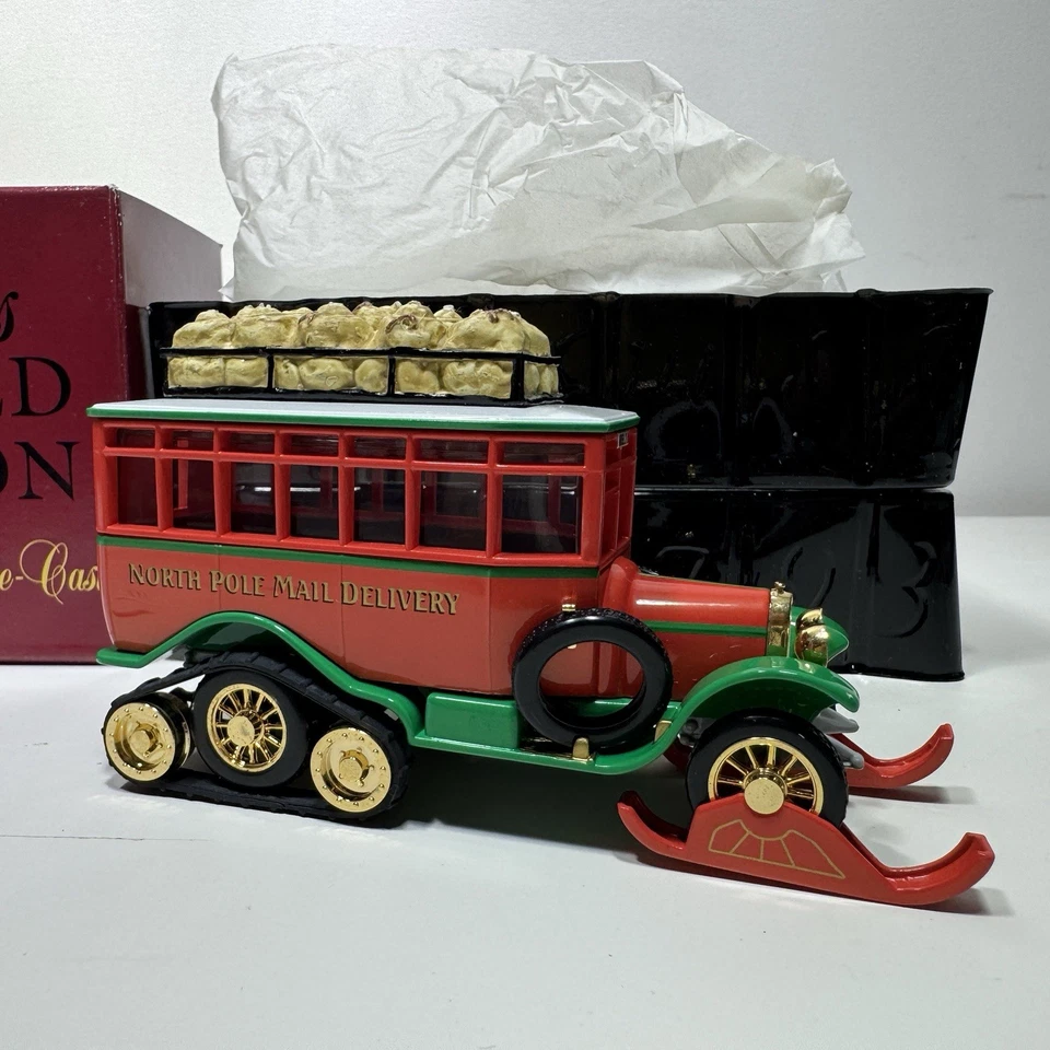 Matchbox Models of Yesteryear YYM36793 Scania-Vabis Post Bus North Pole NIB COA - Image 1 of 4