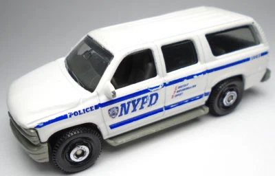 2016 MATCHBOX '00 CHEVY SUBURBAN NYPD WHITE 1:76 DIECAST 3" POLICE TRUCK W BLUE - Image 1 of 4