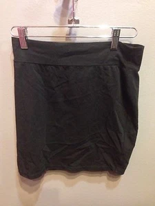 Minifalda negra lisa marca LA $40 NUEVA CON ETIQUETAS - Imagen 1 de 2