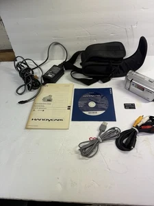 Sony Handycam DCR-SX40 Camcorder – 2GB card, 1 Batteri power/AV/USB cords Works - Picture 1 of 9