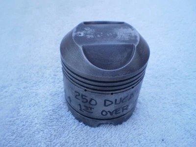 Ducati 250 Single Piston 74.4 (primero sobre diámetro estándar) Monza, GT Foto 1 de 4