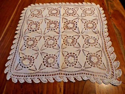 Linge ancien 1 Napperon au crochet blanc fleurs en relief - Photo 1/3
