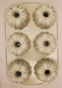 Vintage Nordic Ware Mini Bundt-Lette Cake Pan Avocado & White - Picture 1 of 12