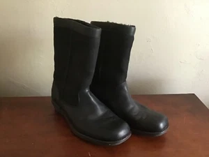 UGG Women’s Short Leather Sheepskin Lined Boots Black Size 6 EUC - Picture 1 of 6