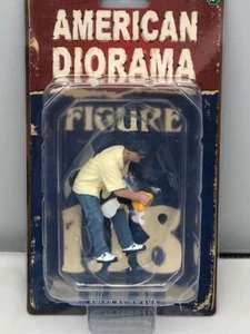 Cleaning Car Man Cloth Resin Model Figure Display 1/18 American Diorama 38214