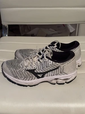 MIZUNO Women’s Size 7 Wave Rider Waveknit 3  Gray Running Shoes - Image 1 of 4