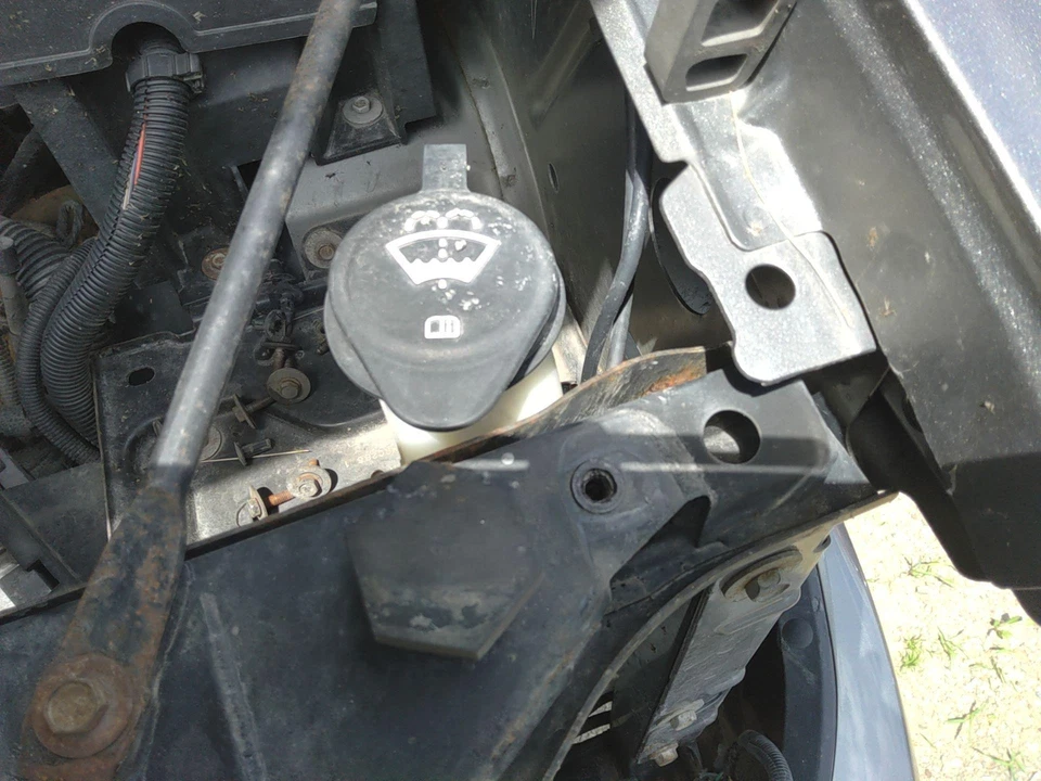 Washer Bottle 09 CHEVY SILVERADO 1500 - Image 1 of 1