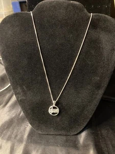 AS NEW BEAUTIFUL STERLING SILVER 925 MUSIC PENDANT TREBLE CLEF ON SILVER CHAIN - Picture 1 of 8