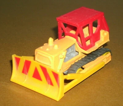 1/81 Scale Caterpillar D9H Bulldozer Diecast Construction Vehicle - Matchbox  - Image 1 of 4