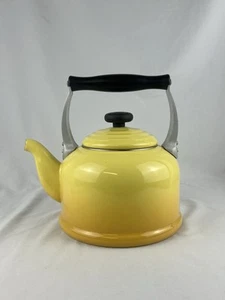 Tetera esmaltada Le Creuset difícil de encontrar 2,2 cuartos de galón amarillo ombré néctar - Imagen 1 de 10