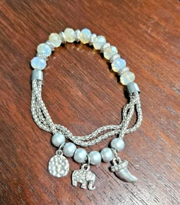 Vintage Silver Toned Elastic Elephant Bracelet Faceted Plastic Beads - Picture 1 of 5