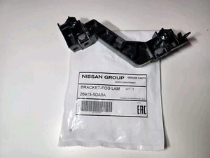 Nuovo Originale OE Nissan Staffa Lampada Nebbia LH 26915-5DA0A - Foto 1 di 2