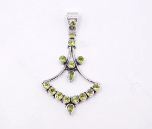 10.5 GM 925 Plata de Ley Natural Peridoto Corte Piedra Fino Colgante Talla 6.3cm - Imagen 1 de 3