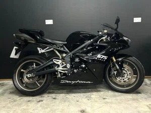 2010 59-PLATE TRIUMPH DAYTONA 675 ** JUST 9,035 MILES FROM NEW ** - Picture 1 of 20