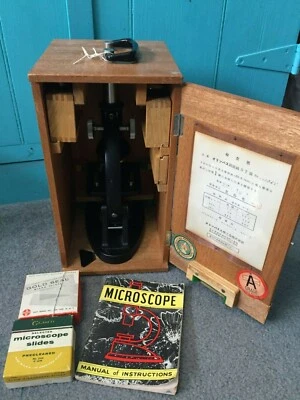 VINTAGE OLYMPUS TOKYO JAPAN OIC #117965 MICROSCOPE IN WOODEN CARRYING BOX /ACCS - Image 1 of 4