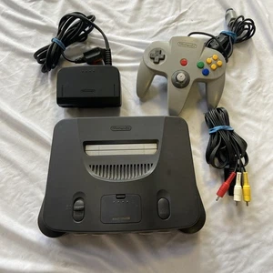 Console Nintendo 64 N64 con cavi modello PAL testata funzionante con controller - Foto 1 di 4