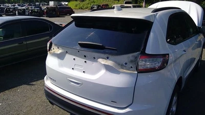 Used Deck Lid fits: 2015 Ford Edge manual lift without lighted center reflector Foto 1 de 4