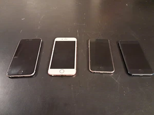 Lot of 2 iPhone 6s', 2 iPod Touch 5th Generation - For Parts - Afbeelding 1 van 15
