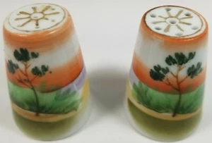 Salt Pepper Shakers Thimble Shape Japan Orange Green Yellow Tree Meadow   A9 SP - Imagen 1 de 4