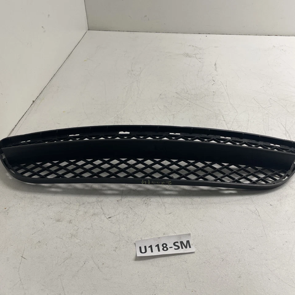 2006 BMW 325i OEM Front Center Lower Bumper Mesh Grille Foto 1 de 4