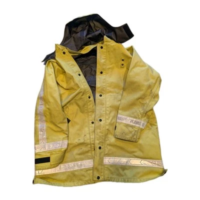 Watershed Goretex Rain Jacket Men's Large - Image 1 of 4