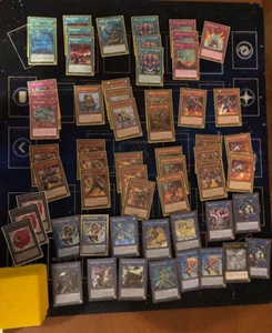 DECK TORNEO Yu-Gi-Oh! SALVATAGGIO-ASSO GUERRIERO MACCHINA 58 CARTE READY—TO—PLAY - Foto 1 di 9