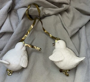 2 palomas de porcelana vintage para pájaros?Junto con clips y percha de metal - Imagen 1 de 9