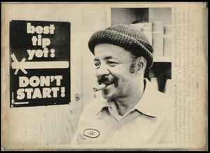 Vintage Quit Smoking Incentive Bonus * Says Not for Him Tobacco 1974 Press Photo - Picture 1 of 2